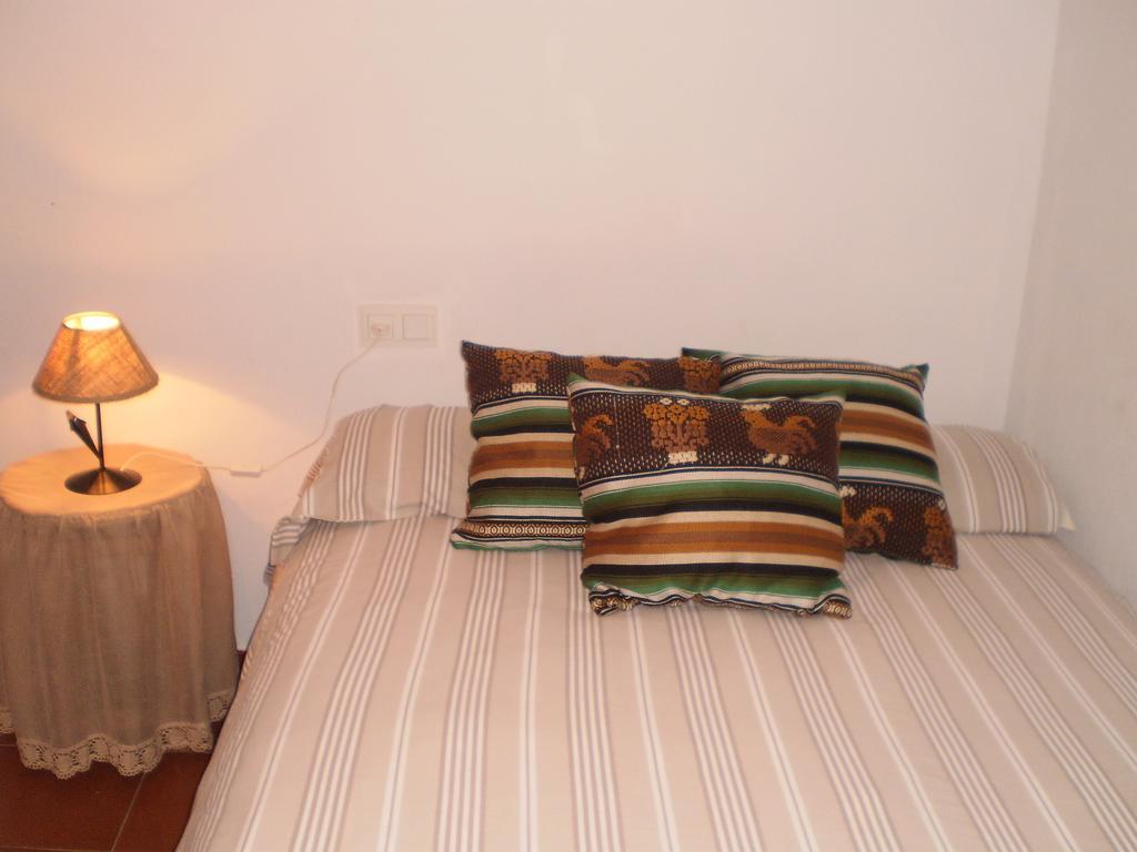 La Atalaya De Los Romanes Guest House Vinuela Room photo